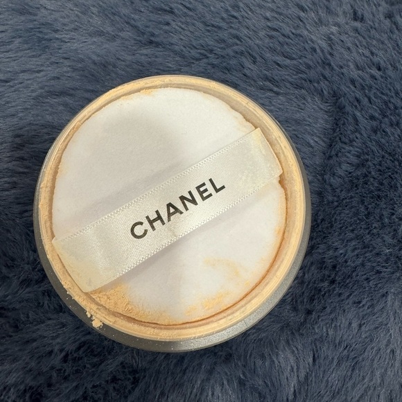 CHANEL
★
POUDRE UNIVERSELLE
LIBRE
Natural Finish Loose Powder 30 - Picture 8 of 10